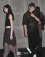 ビューティフルピープル×アンブロ、上下逆さでも着られる2WAYジャケットや透け感ニットポロ｜写真31