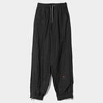 ビューティフルピープル×アンブロ、上下逆さでも着られる2WAYジャケットや透け感ニットポロ｜写真16