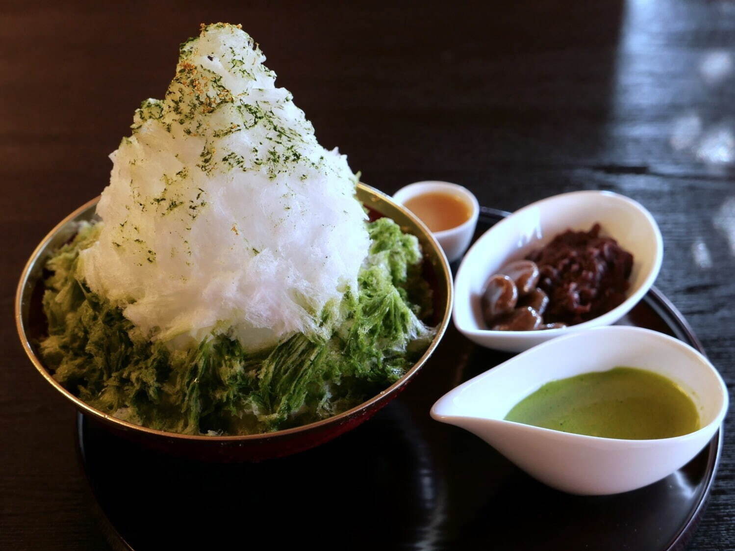 京都の甘味処「ぎおん徳屋」グラングリーン大阪に、抹茶×つぶあんのかき氷や“とろとろ”わらび餅など｜写真1