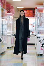 ケイスケヨシダ 2025-26年秋冬ウィメンズコレクション、誰もが抱える孤独を美意識に昇華｜写真1