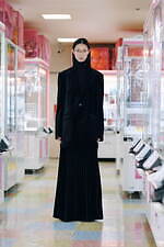 ケイスケヨシダ 2025-26年秋冬ウィメンズコレクション、誰もが抱える孤独を美意識に昇華｜写真2