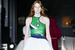 ベイシックス 25-26年秋冬コレクション - 日常に潜む“小さな違和感”