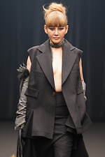 ユ・ジヨン 2025-26秋冬コレクション - 時代を超えて生まれ変わるクラシック｜写真48