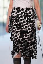 リブ ノブヒコ 2025-26年秋冬コレクション - 繊細さと強さを持つすべての女性へ｜写真3