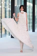 リブ ノブヒコ 2025-26年秋冬コレクション - 繊細さと強さを持つすべての女性へ｜写真28