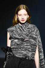 テルマ 2025-26年秋冬コレクション - クリーピーな夜の街を着想源に｜写真15