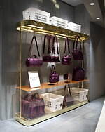 ポーター“深みパープル”カラーのナイロンバッグ「ピオーネ」リニューアルした大阪店限定で｜写真32