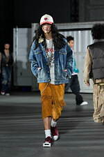 カミヤ 2025-26年秋冬メンズコレクション、都市を駆け抜けるメッセンジャー｜写真13