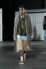 カミヤ 2025-26年秋冬メンズコレクション、都市を駆け抜けるメッセンジャー｜写真21