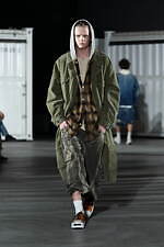 カミヤ 2025-26年秋冬メンズコレクション、都市を駆け抜けるメッセンジャー｜写真40