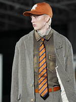 カミヤ 2025-26年秋冬メンズコレクション、都市を駆け抜けるメッセンジャー｜写真51