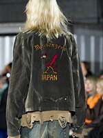 カミヤ 2025-26年秋冬メンズコレクション、都市を駆け抜けるメッセンジャー｜写真49