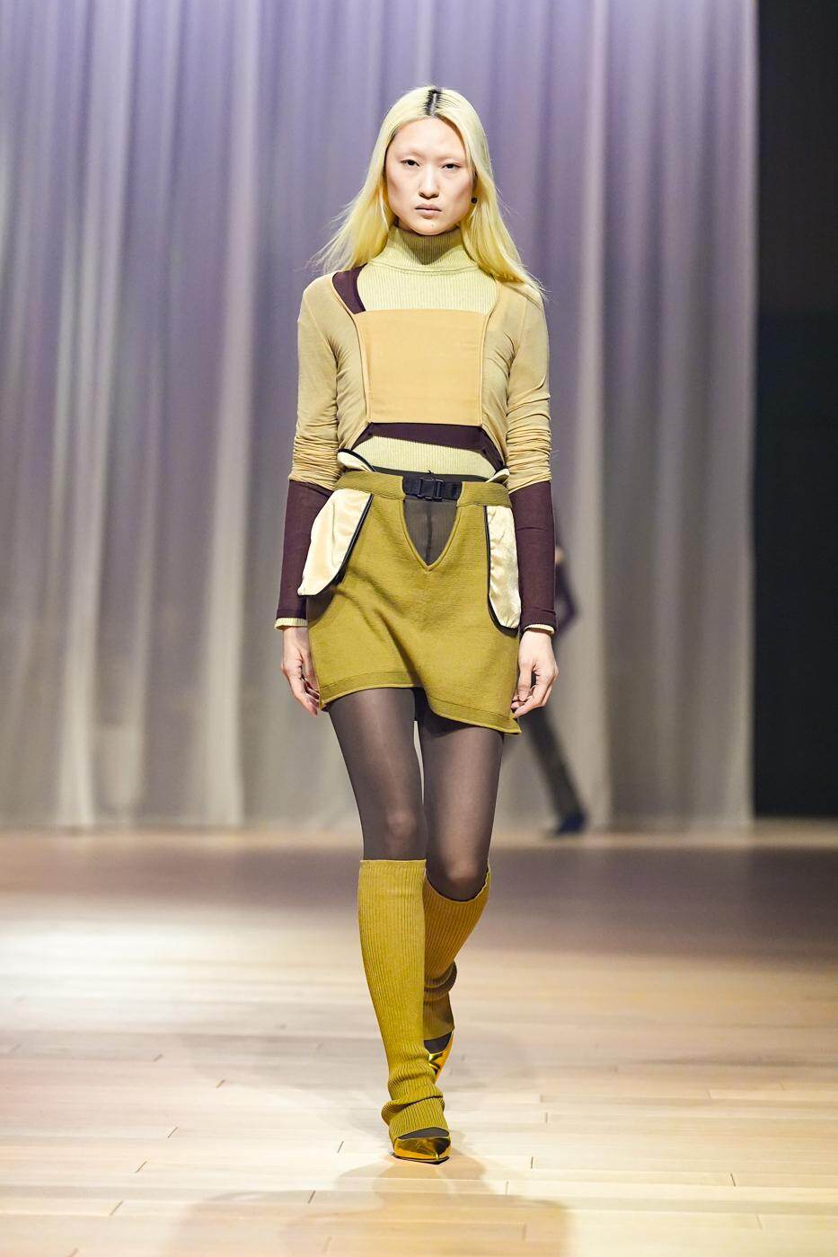 タン 2025-26年秋冬｜ ミニスカート