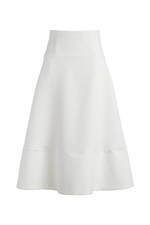 タトラス“パールの雫”が流れるサテンドレス＆ホワイトレースのモッズコート、25年春夏のレディース新作｜写真28