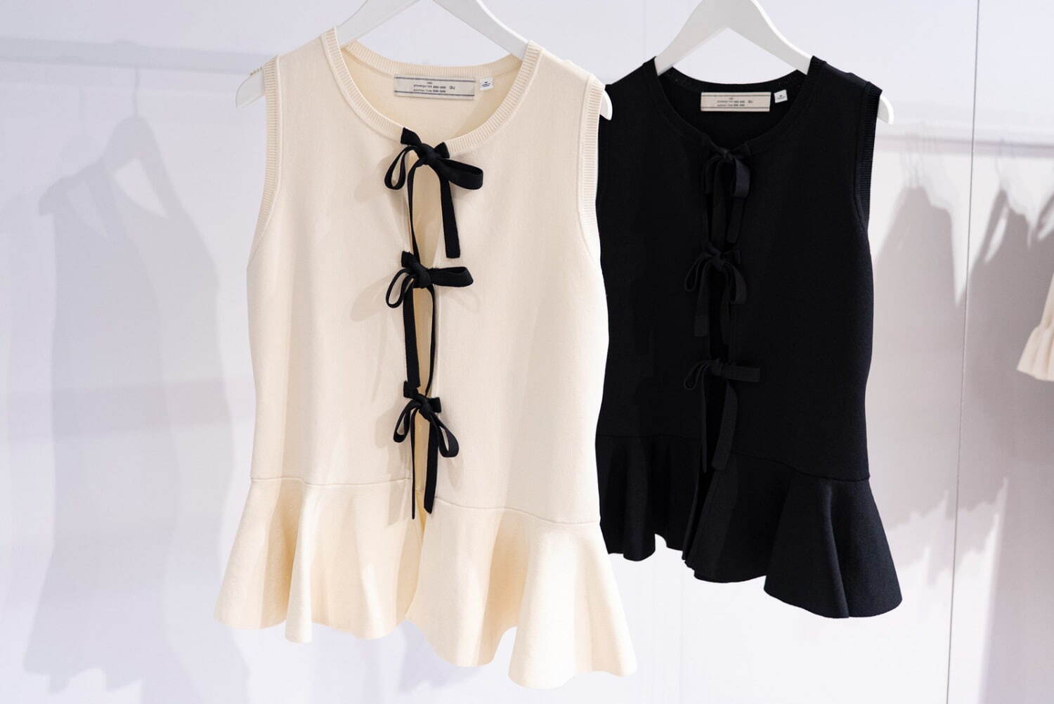 GU×ロク“フリル付き”チェックワンピース＆小花柄のリボンハット、コラボ初のメンズウェアも｜写真50