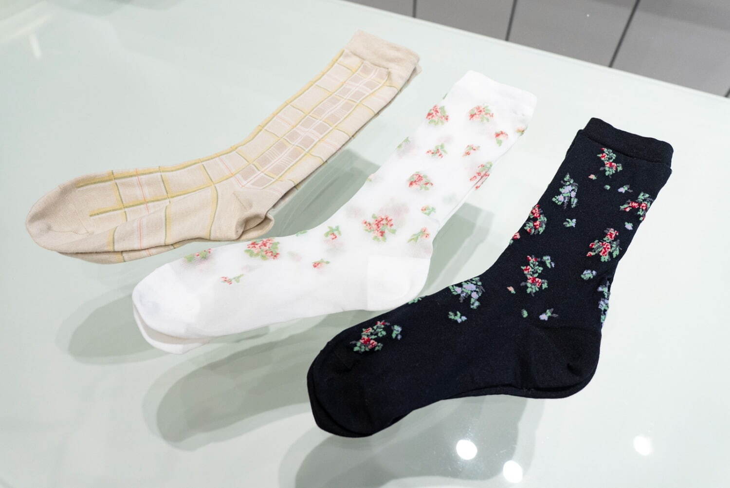 GU×ロク“フリル付き”チェックワンピース＆小花柄のリボンハット、コラボ初のメンズウェアも｜写真64