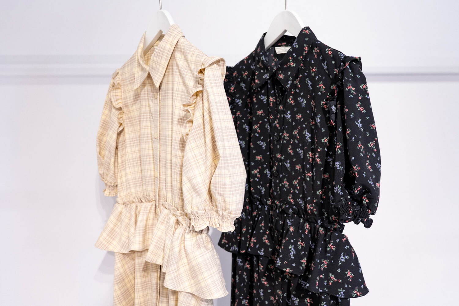 GU×ロク“フリル付き”チェックワンピース＆小花柄のリボンハット、コラボ初のメンズウェアも｜写真56