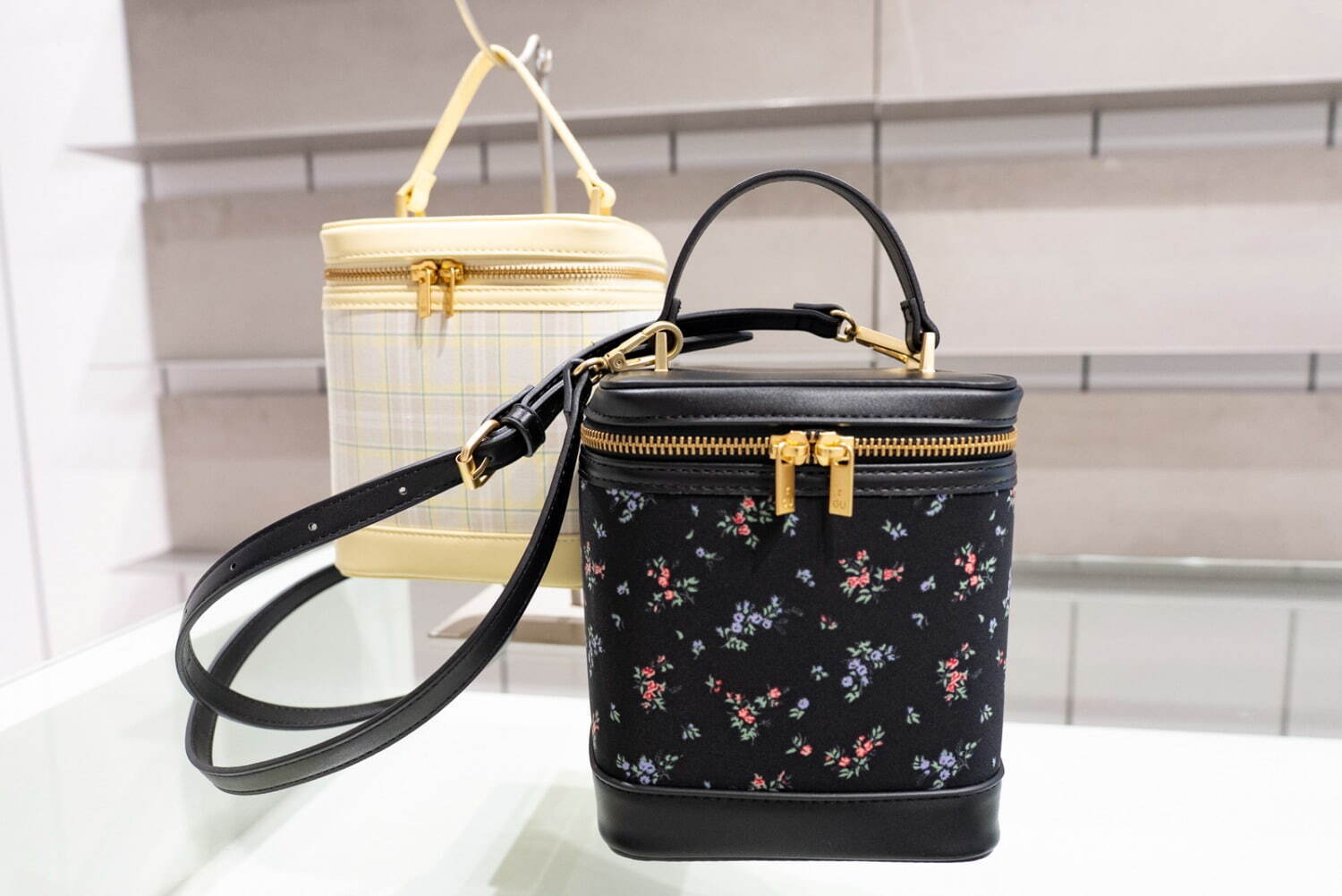 GU×ロク“フリル付き”チェックワンピース＆小花柄のリボンハット、コラボ初のメンズウェアも｜写真62