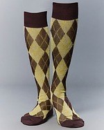 M A S U×タビオメン“天使が潜む”アーガイル柄ハイソックス、レモンやブラックの全3色｜写真1
