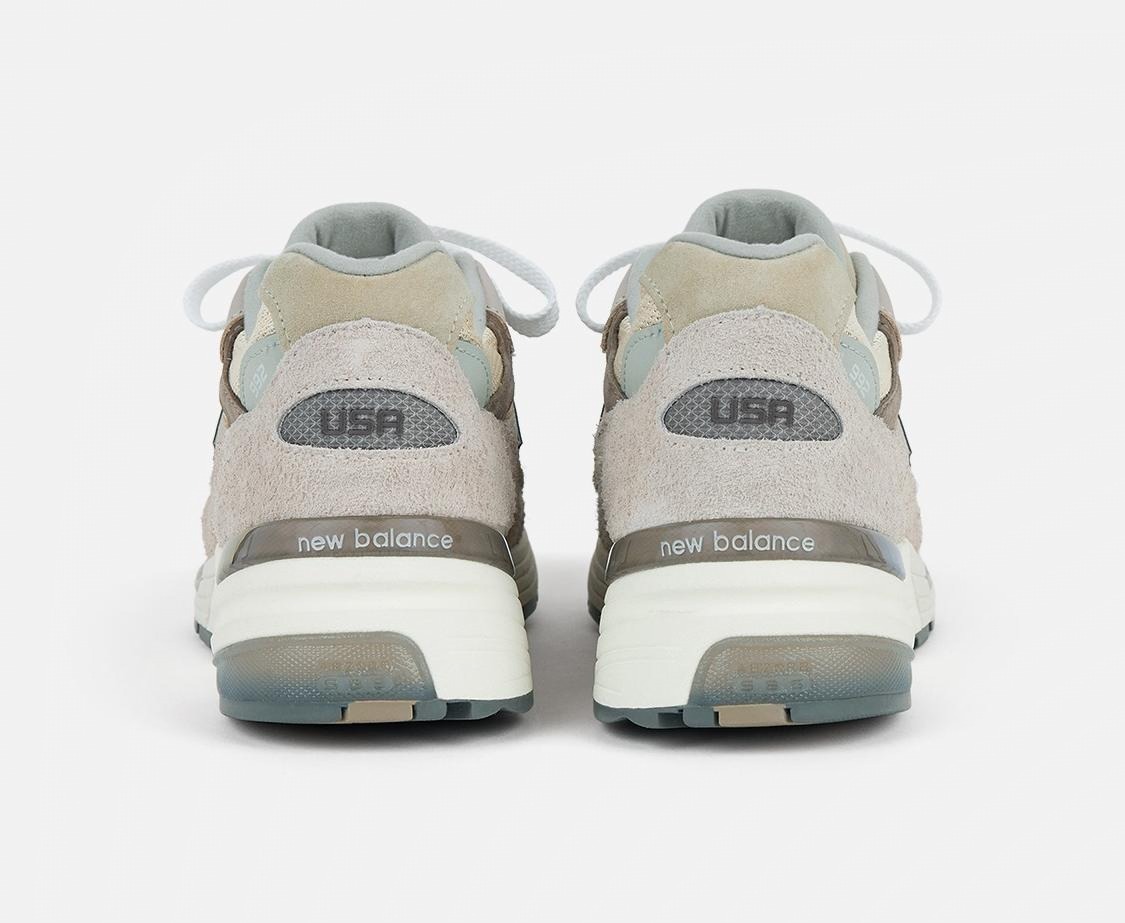 ニューバランスのUSA製「990」シリーズスニーカー、濃淡グリーン