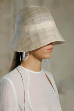 マメ クロゴウチ×エントワフェイン“なめらか曲線フォルム”のコラボハット、軽くて涼しい麻素材｜写真5