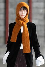 アカネ ウツノミヤ 2025-26年秋冬コレクション、古典的な女性らしさを“着崩す”｜写真8