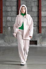 アカネ ウツノミヤ 2025-26年秋冬コレクション、古典的な女性らしさを“着崩す”｜写真16