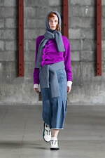 アカネ ウツノミヤ 2025-26年秋冬コレクション、古典的な女性らしさを“着崩す”｜写真18