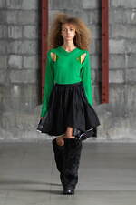 アカネ ウツノミヤ 2025-26年秋冬コレクション、古典的な女性らしさを“着崩す”｜写真40