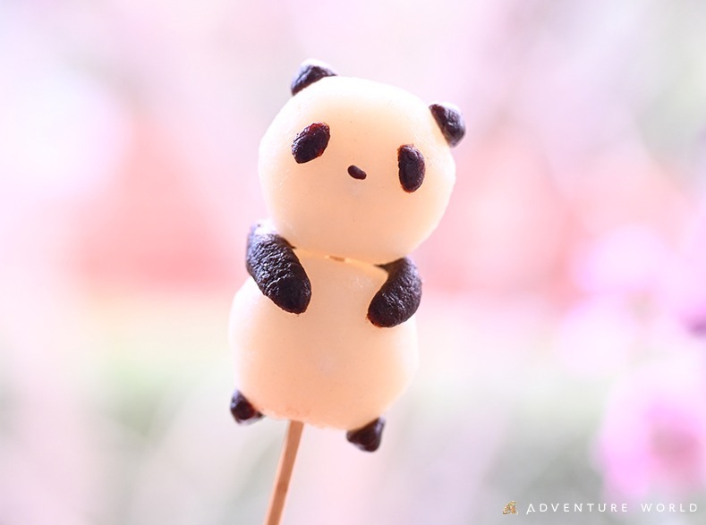 「お花見パンダだんご」800円(2本入り・お茶付き)