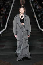 フミエ タナカ 2025-26年秋冬コレクション - ありのままの美しさ｜写真1