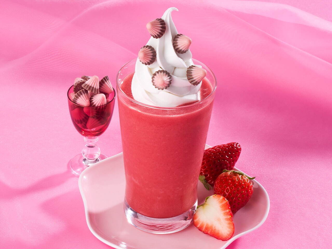 サンマルクカフェ×明治「アポロ」いちごクリーム入りチョコクロやあまおう苺のまろやかミルクスムージー｜写真3