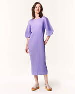 プリーツ プリーズ イッセイ ミヤケ“水面の光”イメージのウェア、光の屈折を表現したワンピースも｜写真3