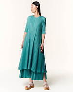 プリーツ プリーズ イッセイ ミヤケ“水面の光”イメージのウェア、光の屈折を表現したワンピースも｜写真5