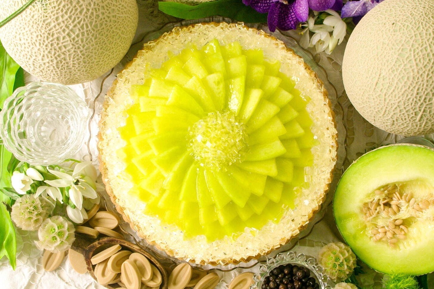 キル フェ ボン「メロン」主役の限定タルト、“メロンの王様”クラウンメロンのショートケーキ仕立てなど