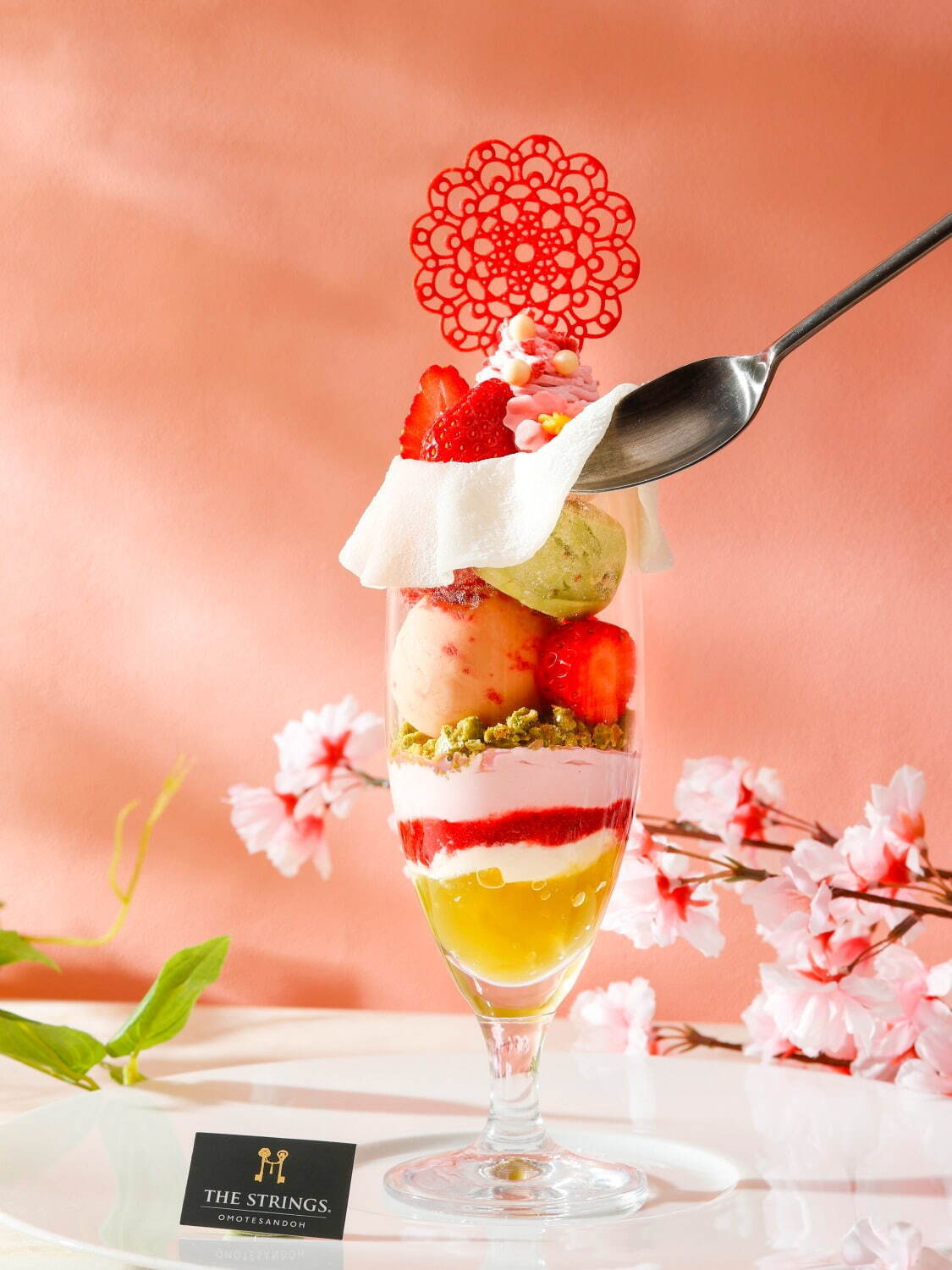 「桜×いちごのフリフリパフェ」2,300円※サービス料15％別