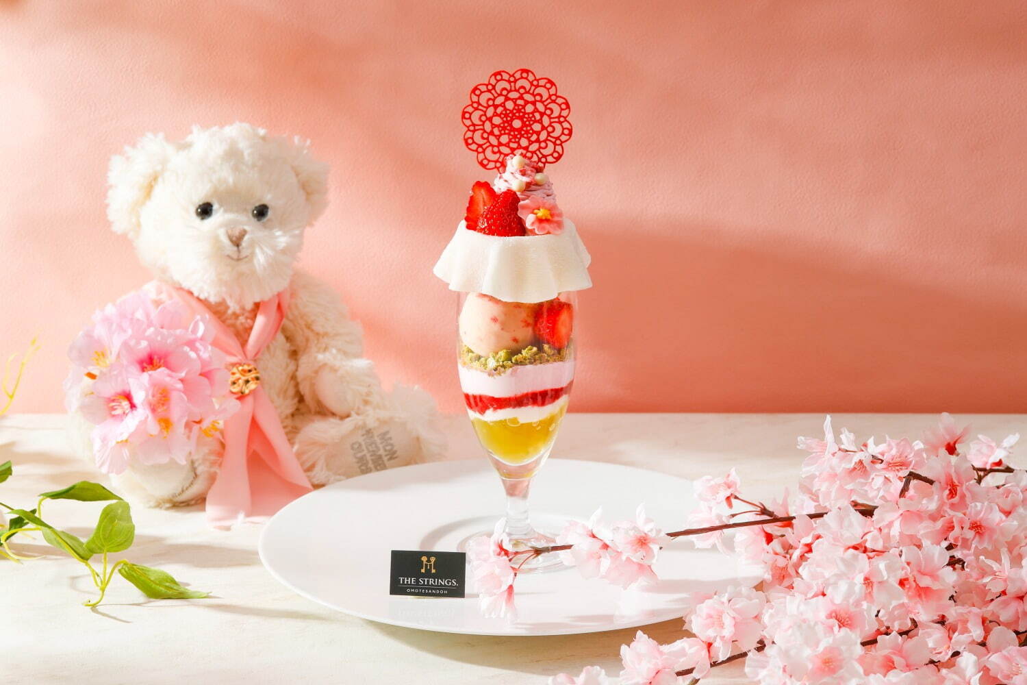 「桜×いちごのフリフリパフェ」2,300円※サービス料15％別