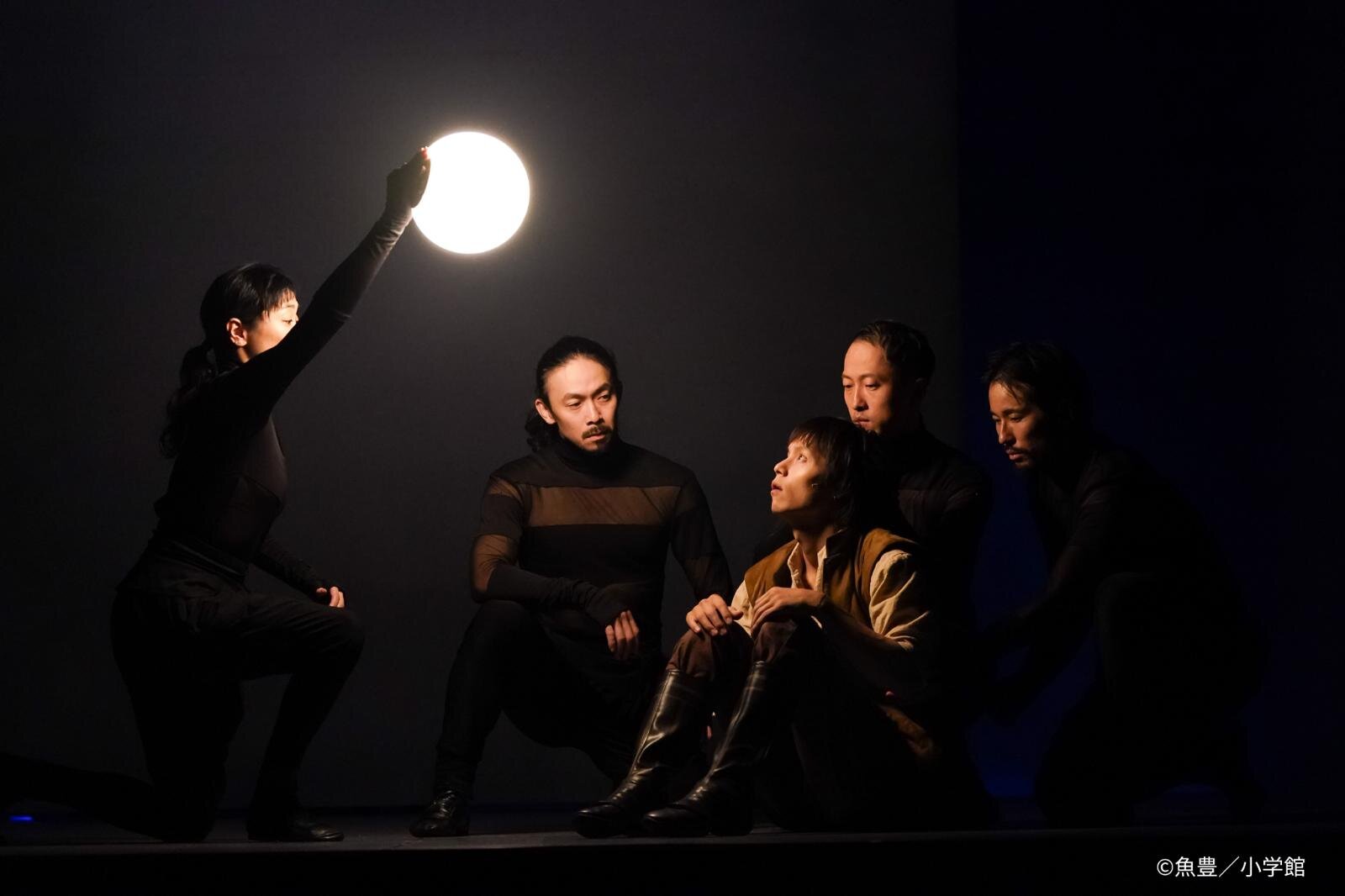 中央) 窪田正孝 撮影：田中亜紀