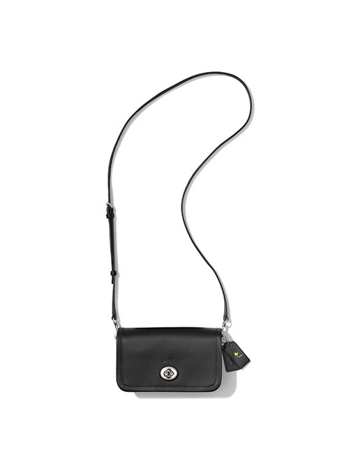 コーチがスヌーピーとの遊び心あふれるコラボレザーアイテムを限定発売｜写真8