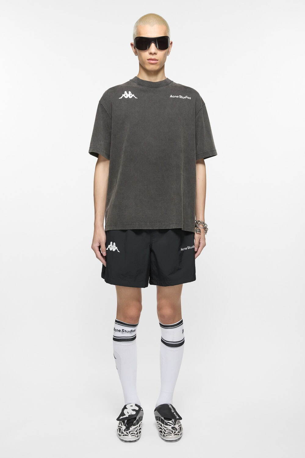アクネ ストゥディオズ×カッパ、“サッカー”着想スニーカー＆サイドテープのウォッシュデニムパンツ｜写真47