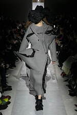 コム デ ギャルソン×仏フィレオ25年秋冬、リボンを飾ったレザーのバレエシューズやメリージェーン｜写真3