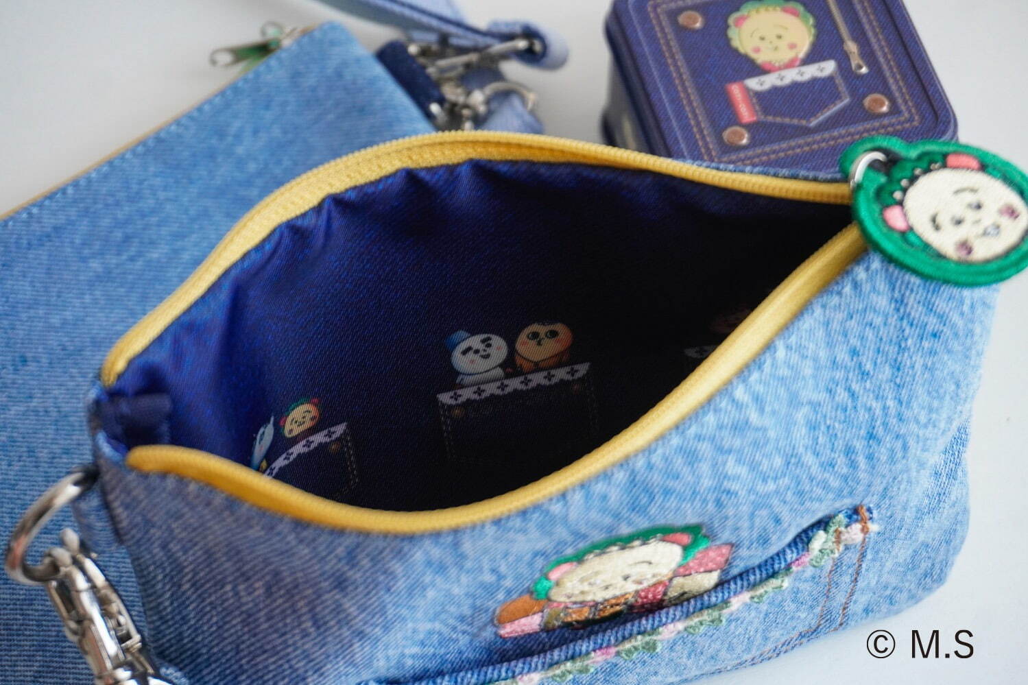 青山デカーボ　コジコジ缶3 コジコジデニムポーチ コジコジ缶3」と「コジコジデニムポーチ」が青山デカーボから