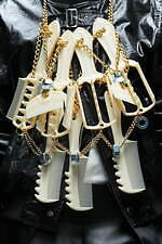 タオ×ラブクロム“ヘアコーム”のネックレス - きらめくチェーンやナット、ニットパーツをカスタム｜写真2