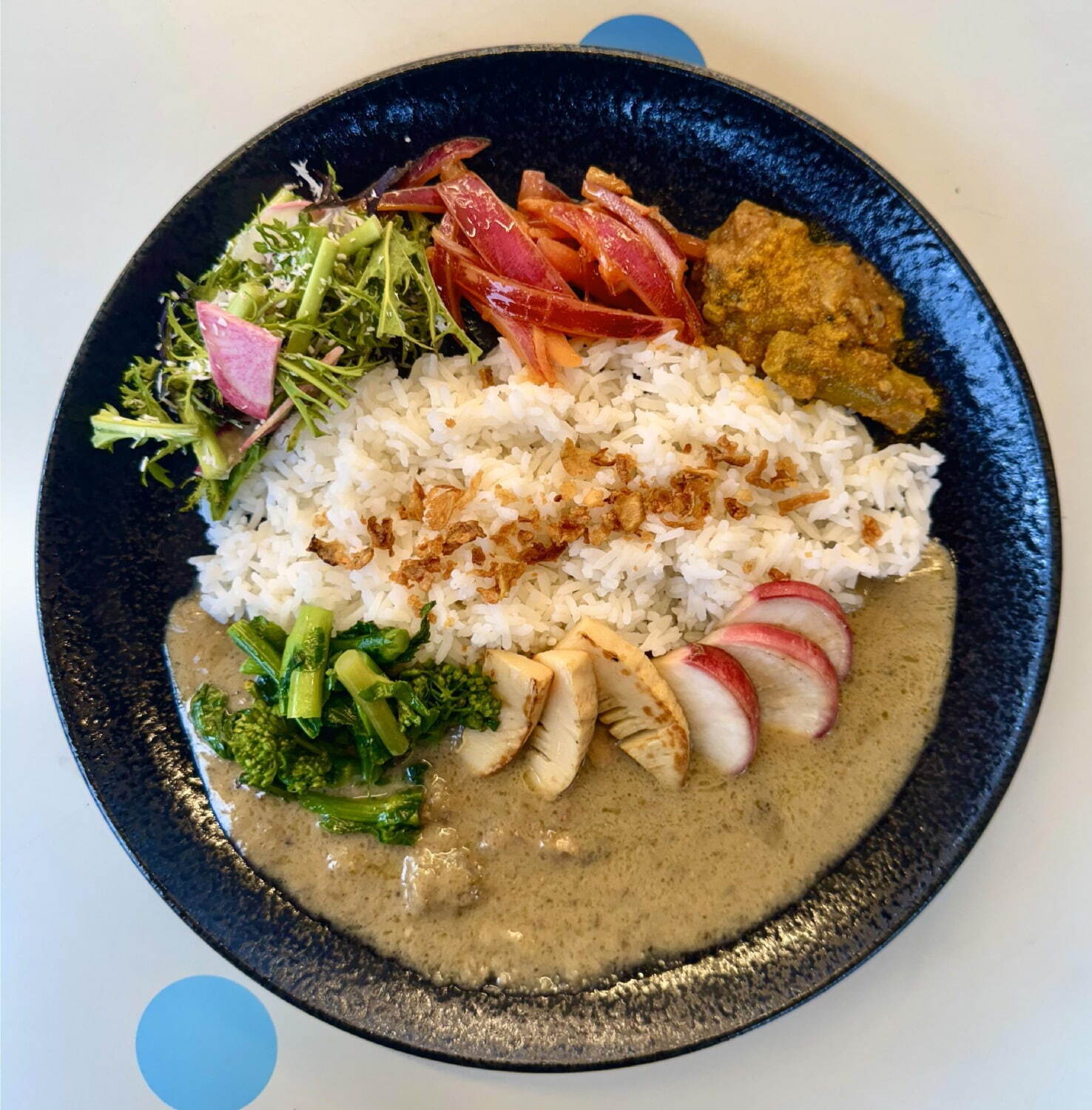 「辛くない！春野菜とチキンのグリーンカレー」