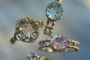 ノジェス「湖の輝き」閉じ込めたクォーツリング、“まるでシャボン玉”天然石＆パールネックレスも