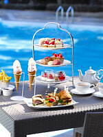ホテルニューオータニ幕張“プールサイドで楽しむ”南国風アフタヌーンティー、多彩ないちごスイーツ｜写真1