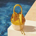 トッズから“バカンス”着想ビタミンカラーのかぎ針編みウィメンズバッグ＆革ベルトサンダル｜写真4