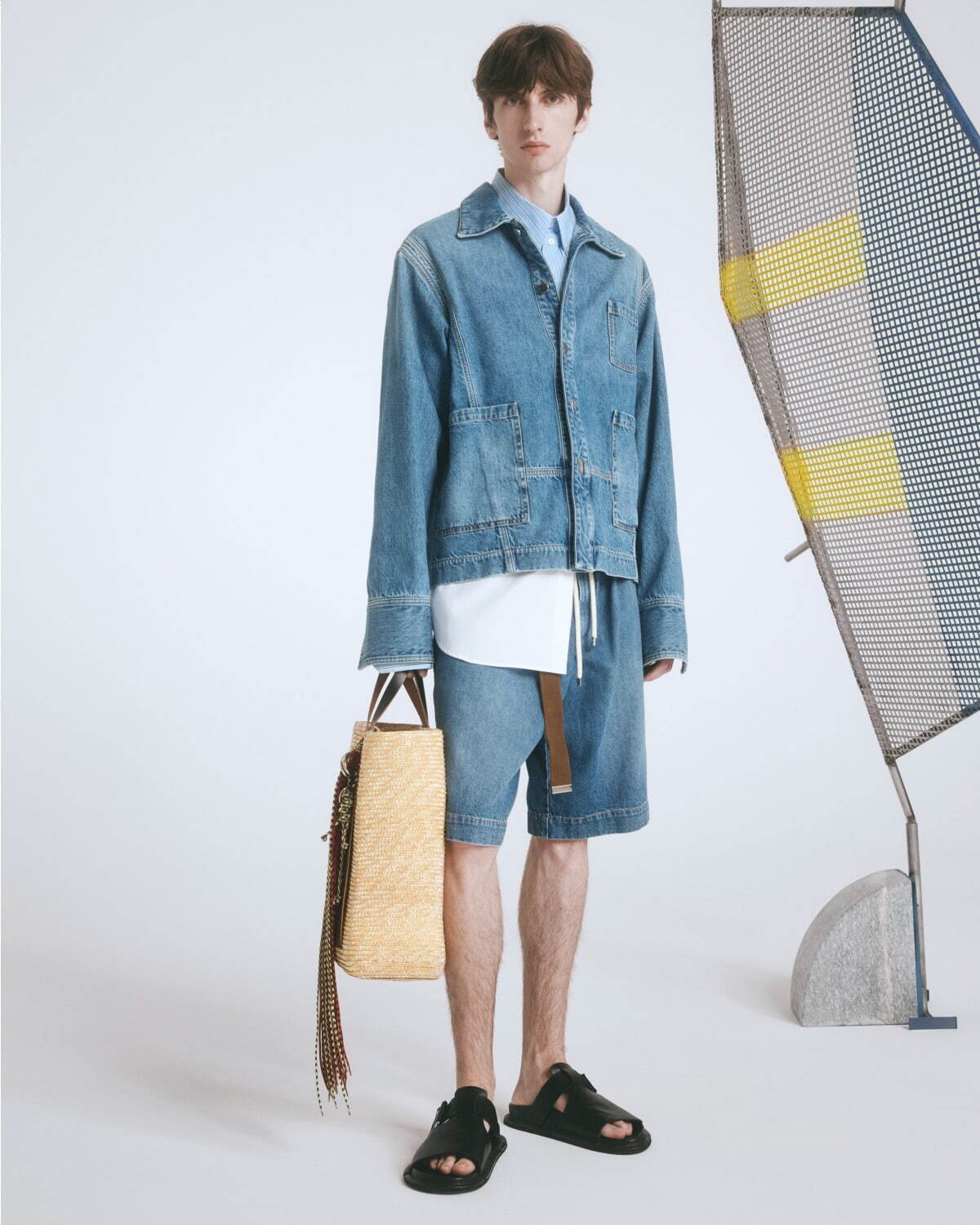 デニムカーゴジャケット 160,600円、バミューダジーンズ 85,800円