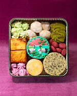 桃源郷の土産物屋「小楽園」クッキー缶、“2羽の鶴”描いた杏仁クッキー＆チャイ香る抹茶サブレ｜写真6