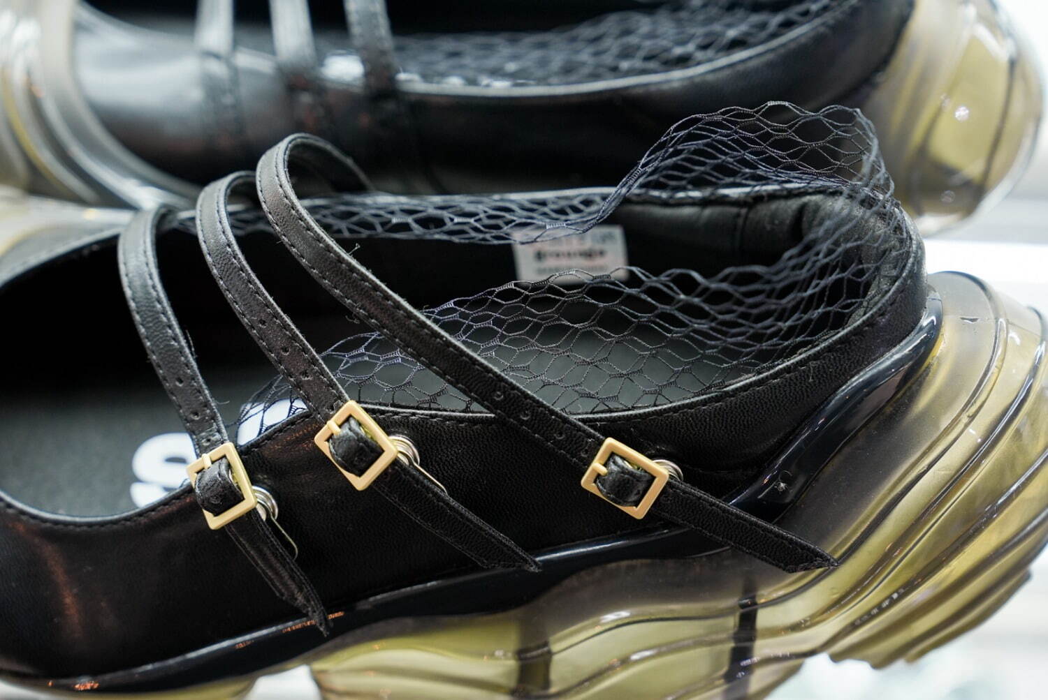 グラウンズ25年秋冬シューズ、“ルーズソックス一体型”ブーツ＆中綿アッパーの厚底スリッポン｜写真21